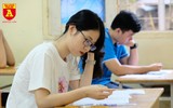 Cận cảnh các thí sinh tập trung làm bài trong phòng thi